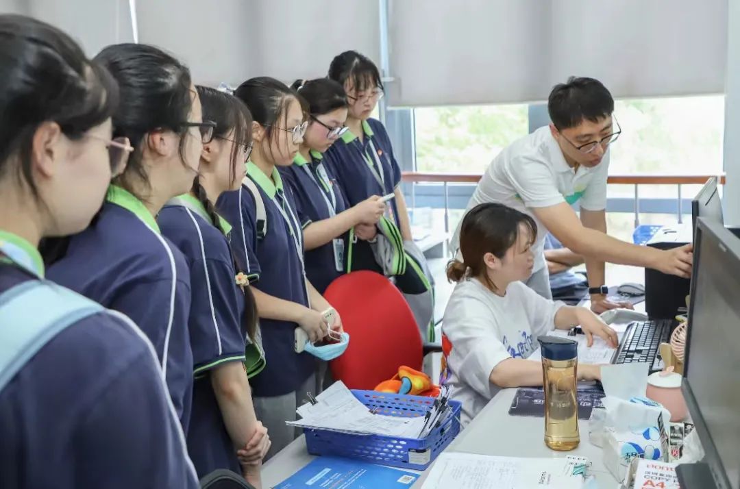 上海中職教師參與全國職業院校教學能(néng)力比賽百分百獲獎!這是上海中職快速發展的密碼之一(圖6) 上海中職教師參與全國職業院校教學能(néng)力比賽百分百獲獎!這是上海中職快速發展的密碼之一(圖6)
