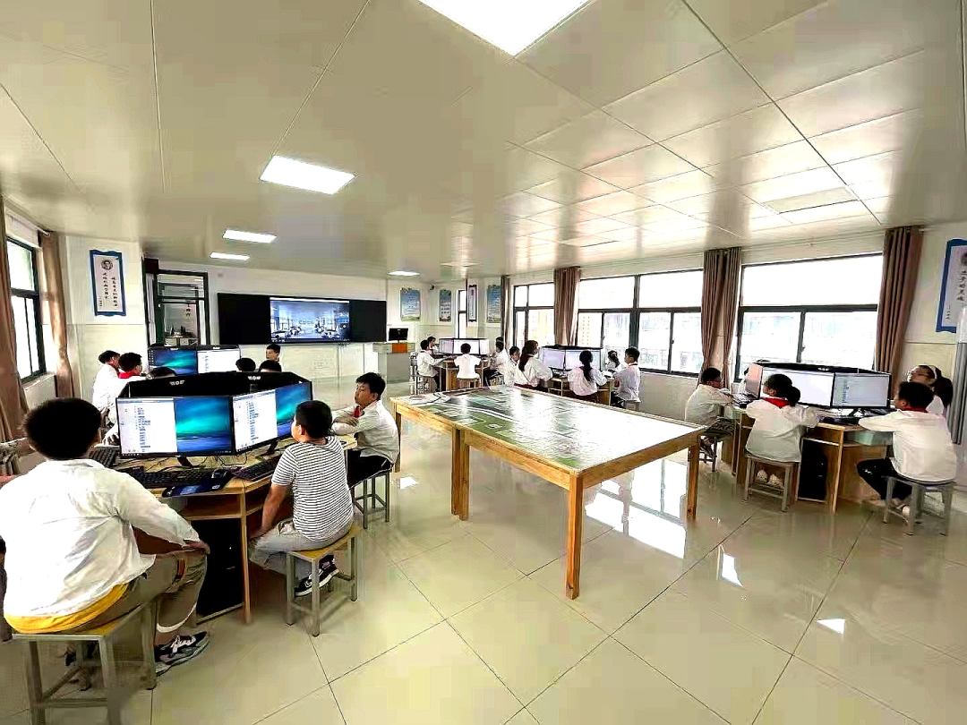 龍芯平台國産教室成(chéng)功入圍,將(jiāng)在江蘇省全省推廣應用(圖6) 龍芯平台國産教室成(chéng)功入圍,將(jiāng)在江蘇省全省推廣應用(圖6)